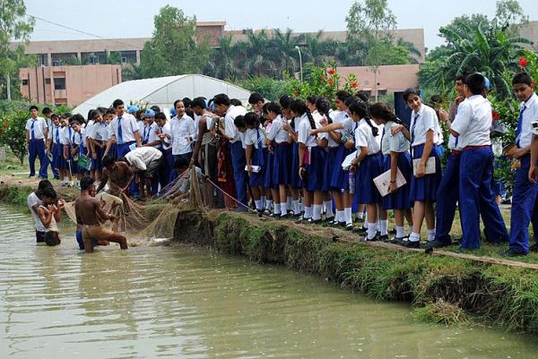 Student visit at Fishery College